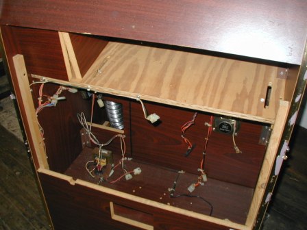 8 Liner Sitdown Cabinet (Image 5)